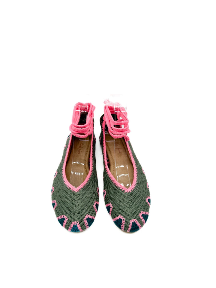 Bailarinas Artesanales de Crochet con Cintas para Tobillo y Diseño Étnico