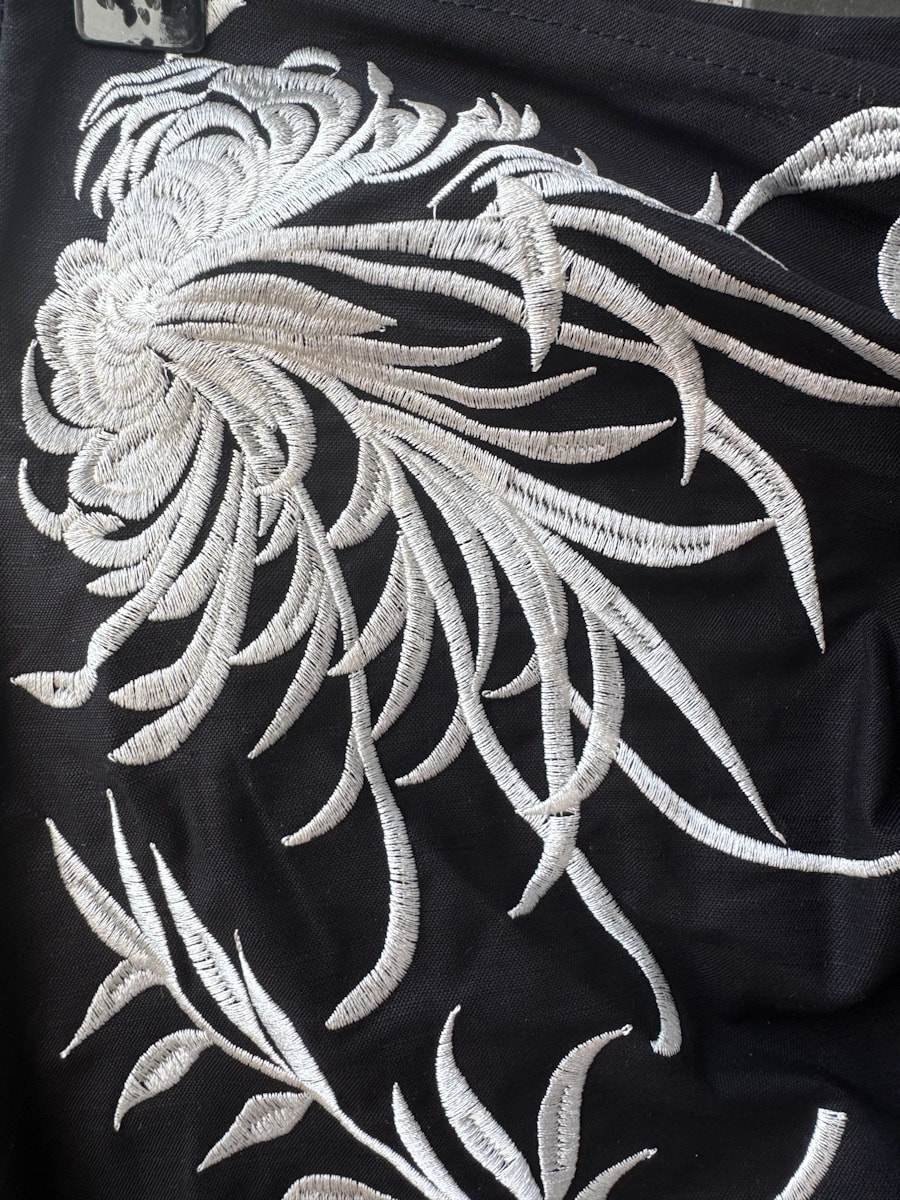 Falda Pareo con Flecos y Bordado Floral