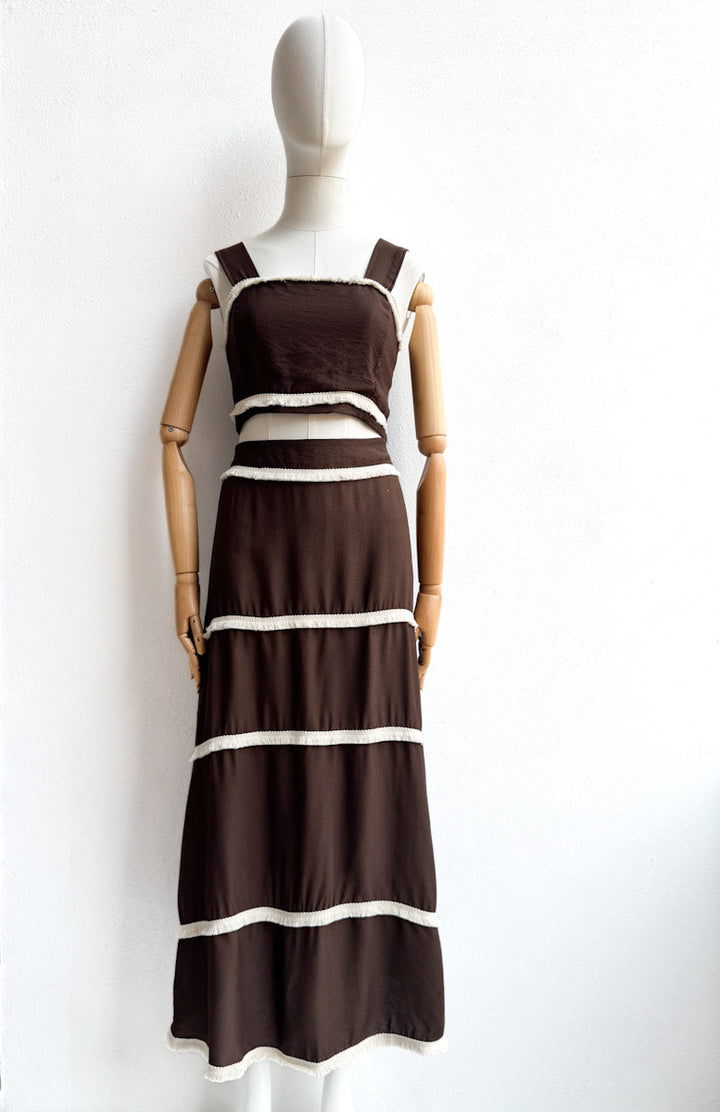 Conjunto Top y Falda con Detalles en Contraste