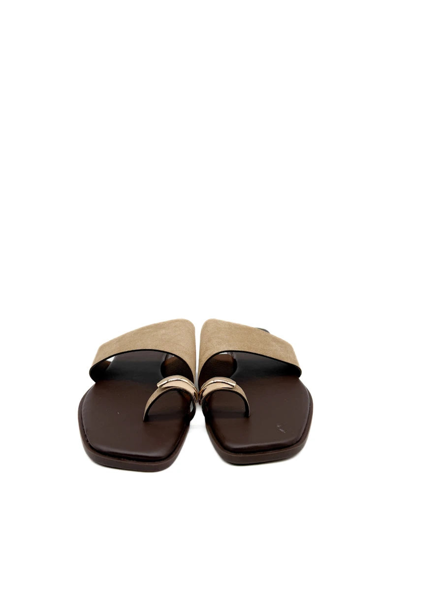 Sandalias Planas con Anillo Metálico y Pala Ancha