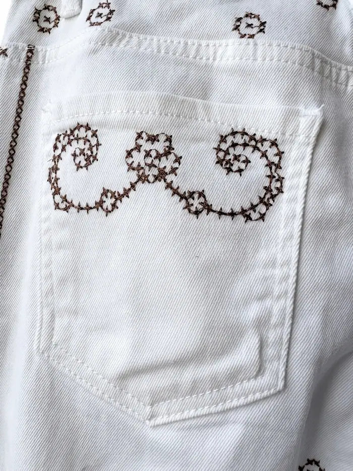 Pantalón Blanco Bordado de Estilo Artesanal