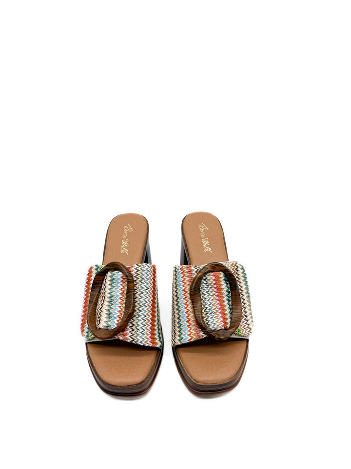 Sandalias Elegantes con Detalles Artesanales y Tacón Ancho