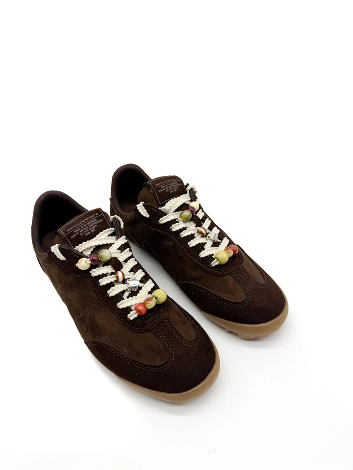 Zapatillas Corina Casuales de Antelina con Abalorios en Cordones