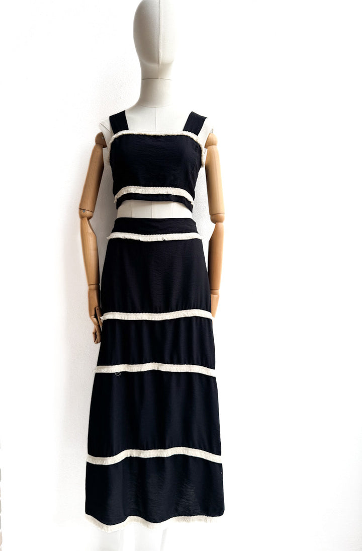 Conjunto Top y Falda con Detalles en Contraste