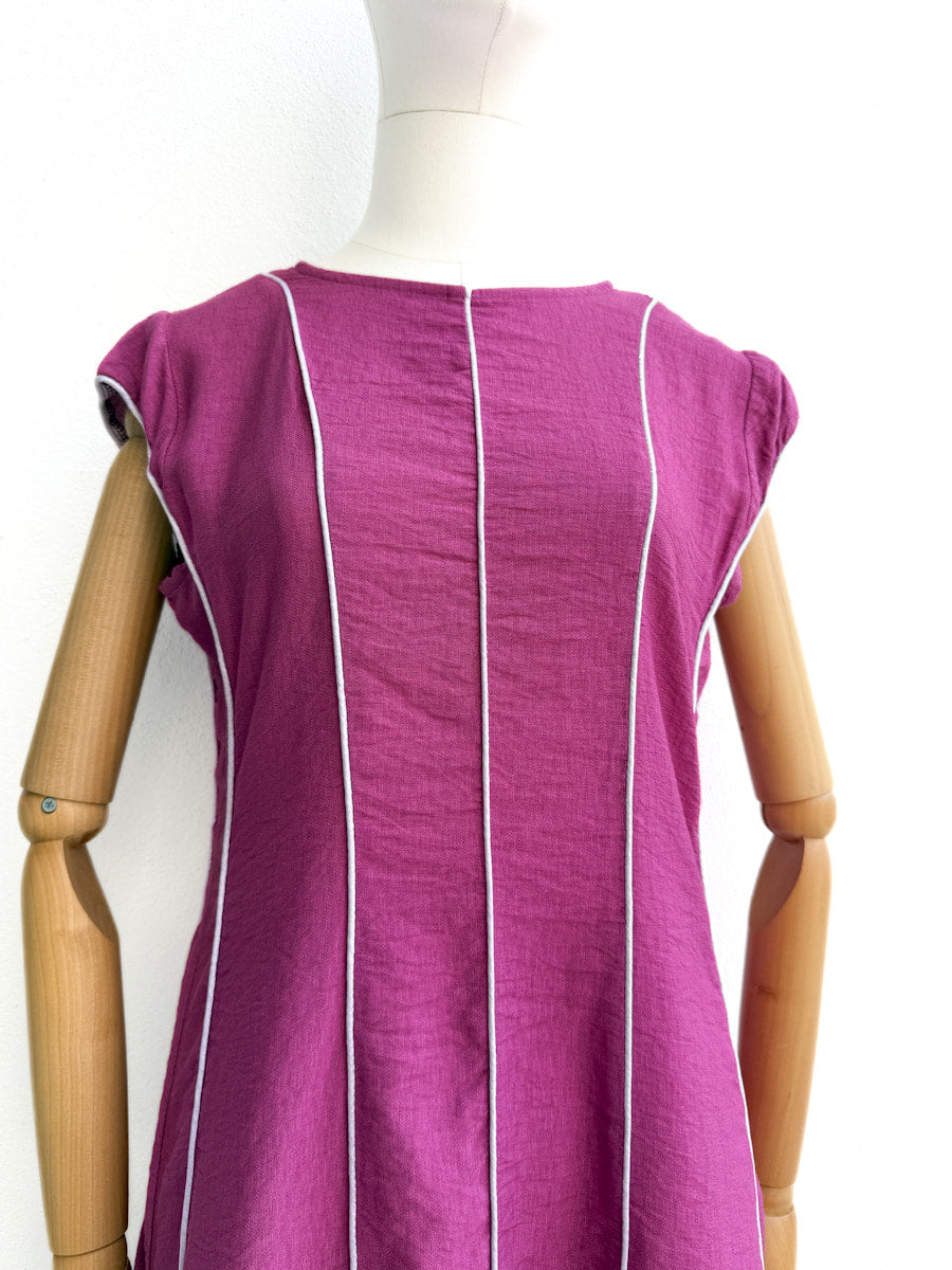 Vestido largo con líneas verticales en contraste – Disponible en varios colores