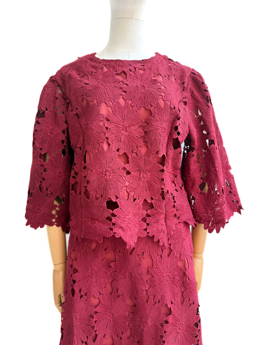 Conjunto calado de dos piezas con diseño floral