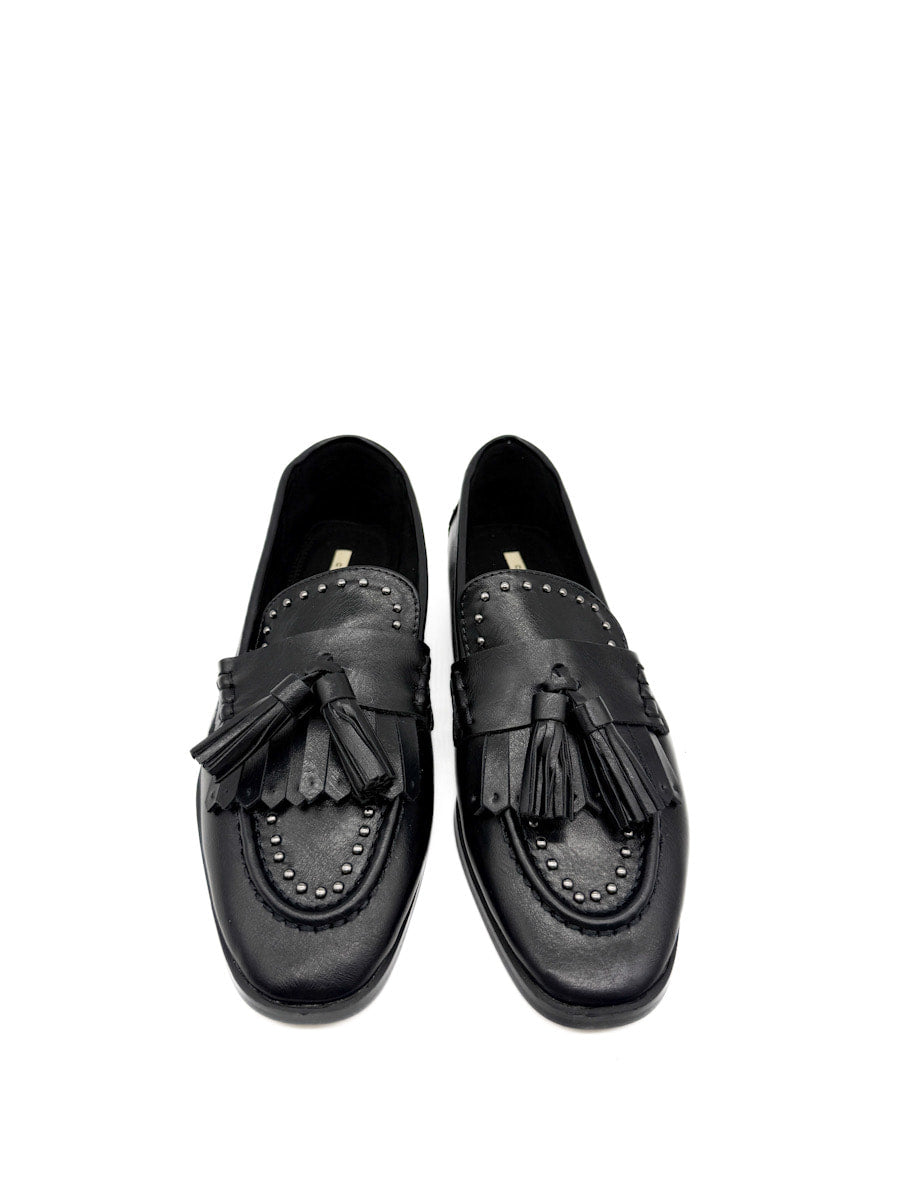 Mocasines de Borlas y Tachuelas Corina M5680