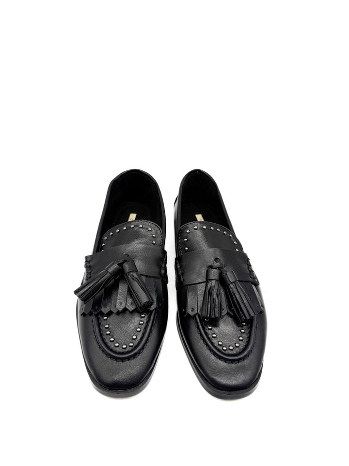 Mocasines de Borlas y Tachuelas Corina M5680