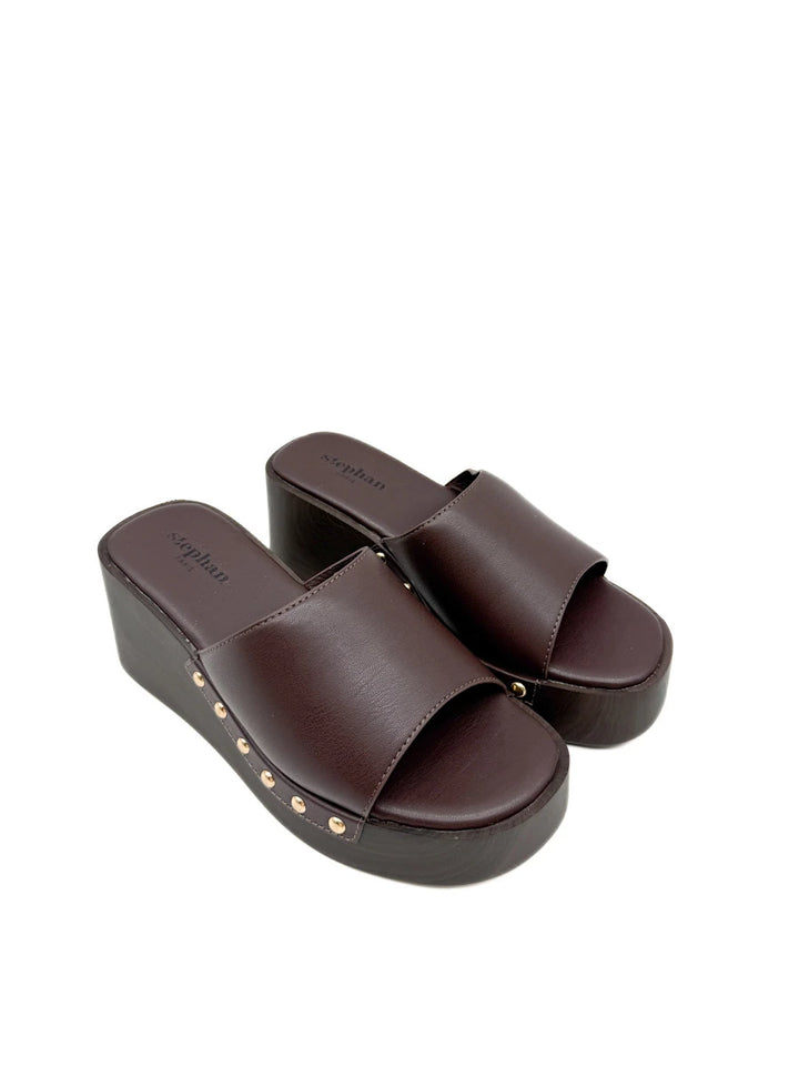 Sandalias de Cuña Tipo Zueco con Plataforma Efecto Madera y Tachuelas