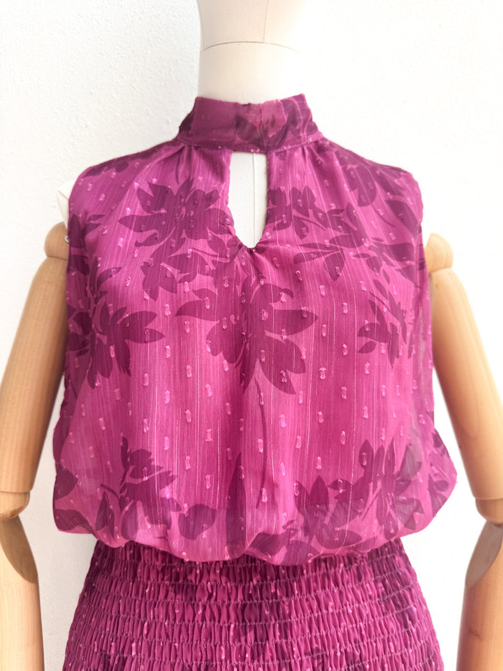 Vestido Corto Estampado con Cuello Alto y Nido de Abeja