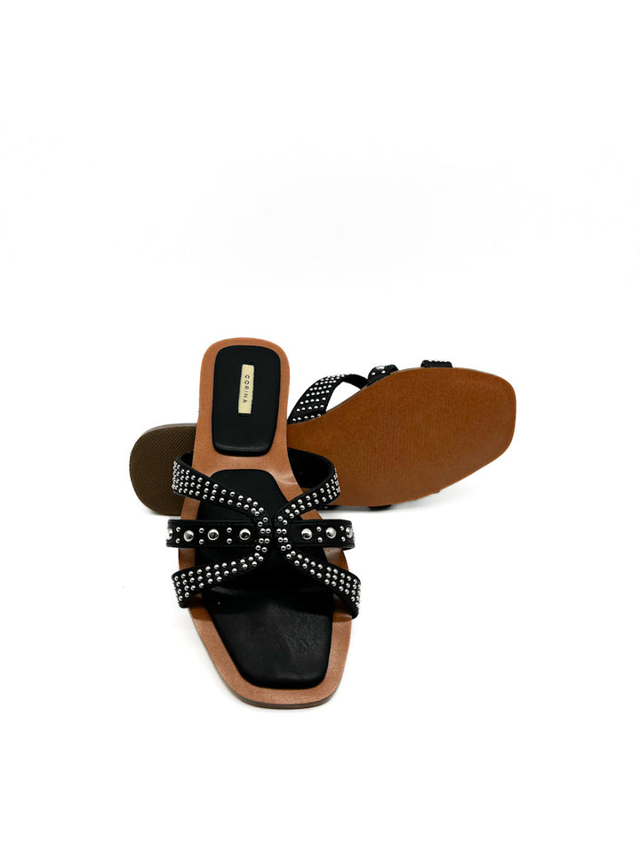 Sandalias Planas Tachas Corina M4466