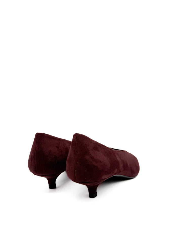 Zapato de Salón en Antelina con Tacón Sensato y Punta Afilada