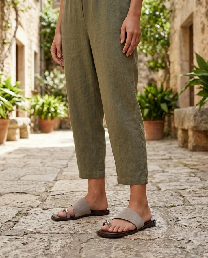 Sandalias Planas con Anillo Metálico y Pala Ancha