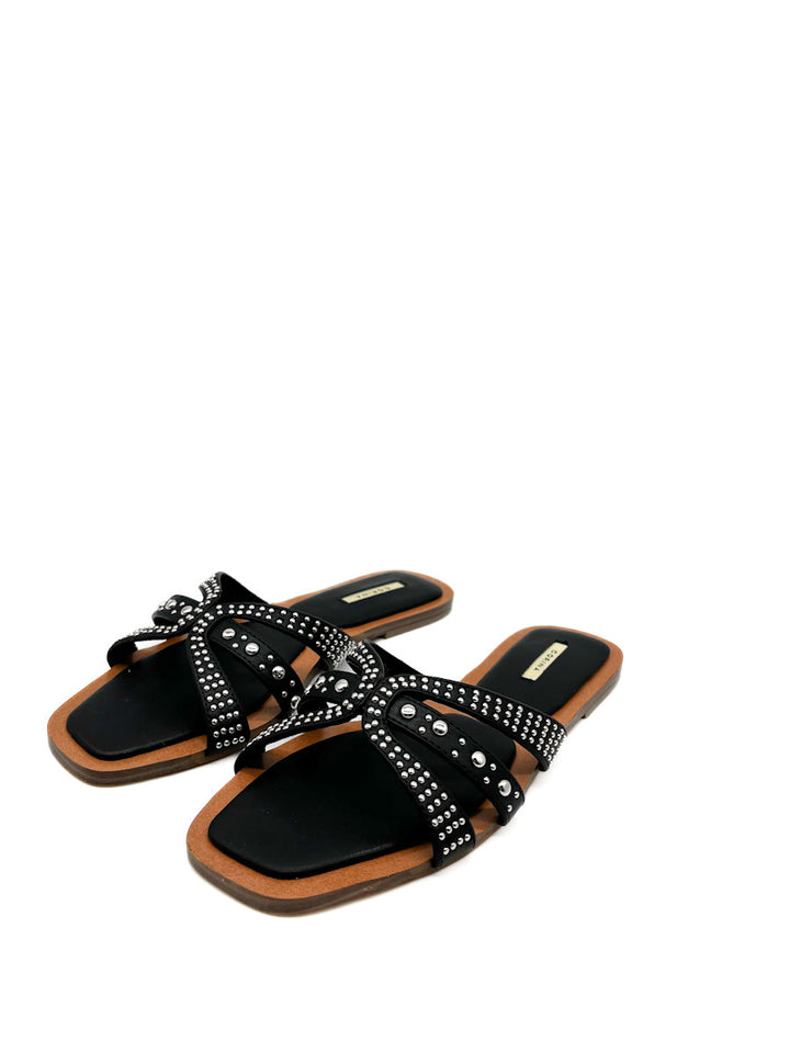 Sandalias Planas Tachas Corina M4466