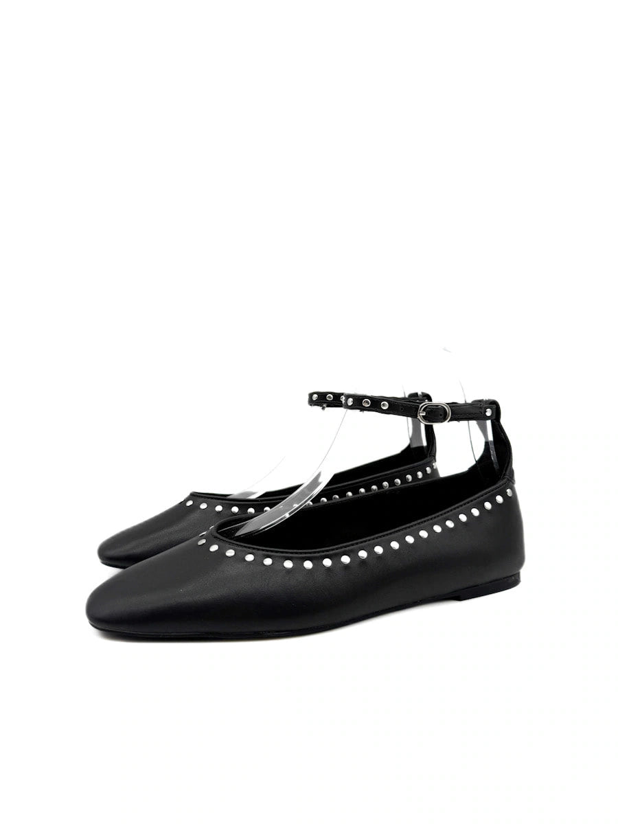 Bailarina Negra con Tachuelas y Correa de Tobillo Corina M5607