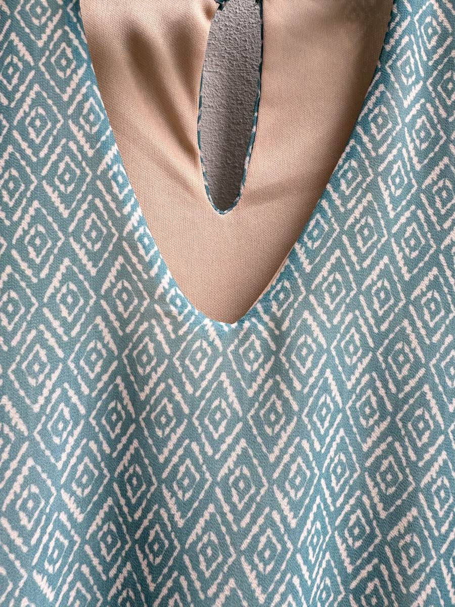 Blusa de Manga Larga con Estampado Geométrico, Disponible en Más Colores y Diseños