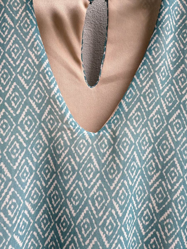 Blusa de Manga Larga con Estampado Geométrico, Disponible en Más Colores y Diseños