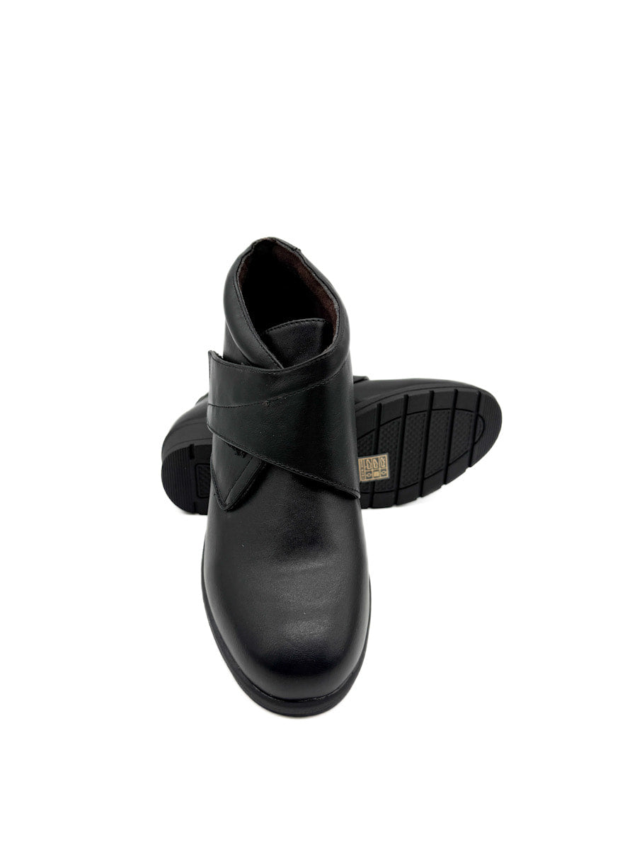 Botines de Cuña Baja con Cierre de Velcro.