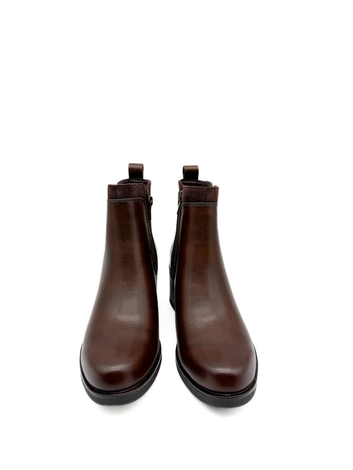 Botines de Tacones Medios: Elegancia y Comodidad en Cuero Sintético