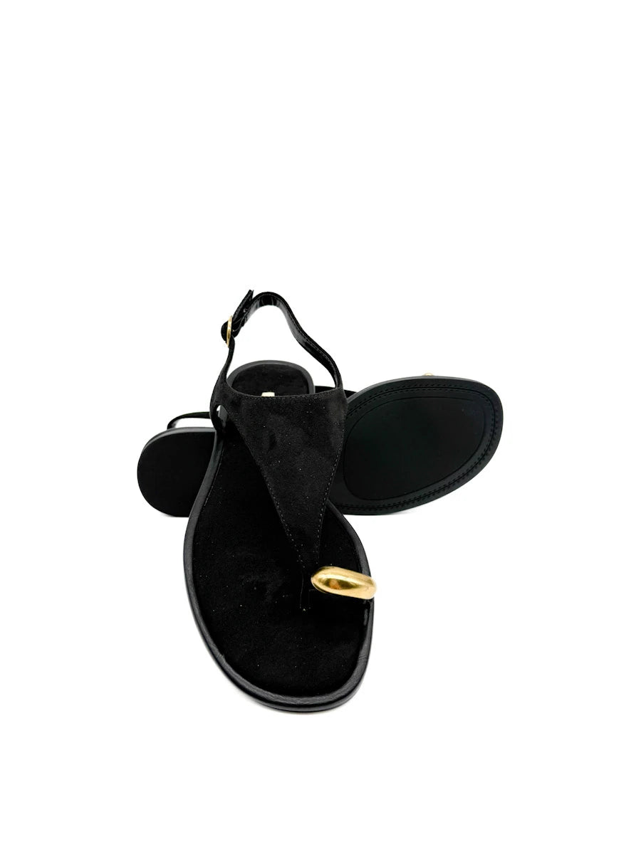 Sandalias Minimalista en Ante con Detalle de Anillo Dorado