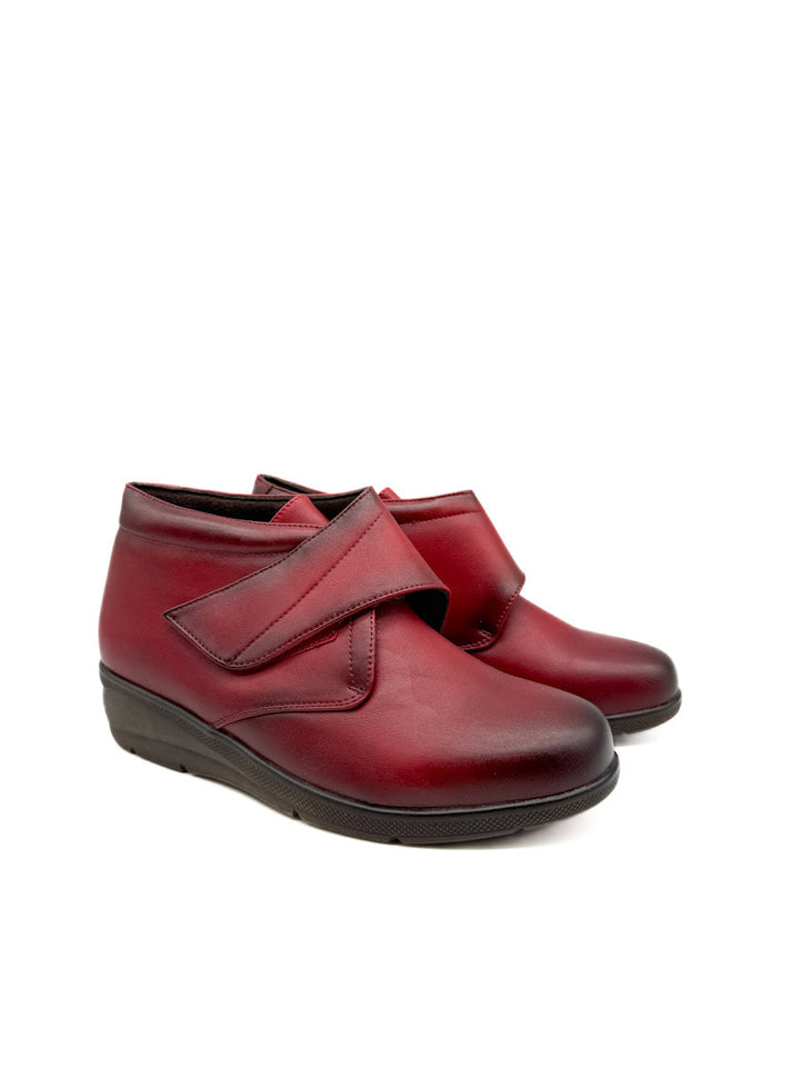 Botines de Cuña Baja con Cierre de Velcro.