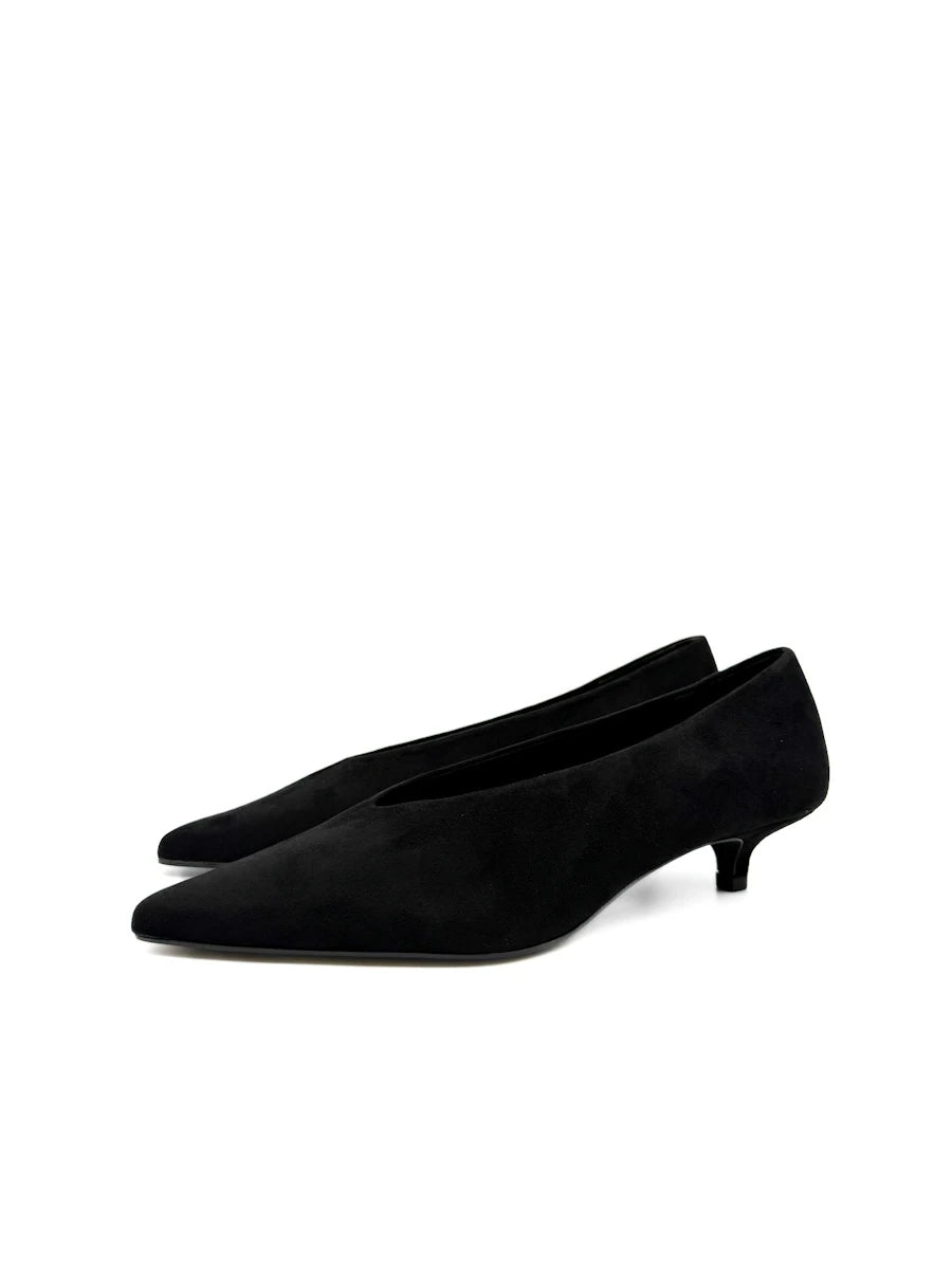 Zapato de Salón en Antelina con Tacón Sensato y Punta Afilada