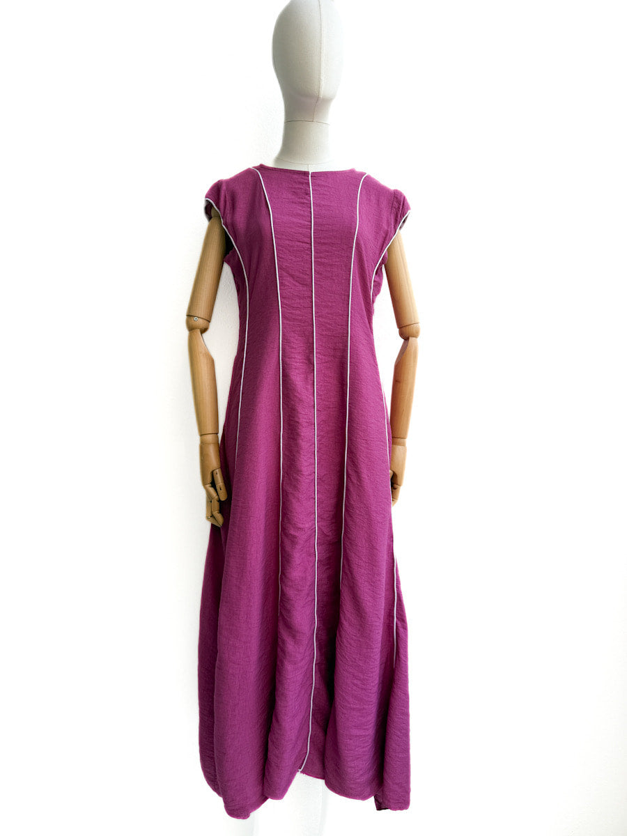Vestido largo con líneas verticales en contraste – Disponible en varios colores