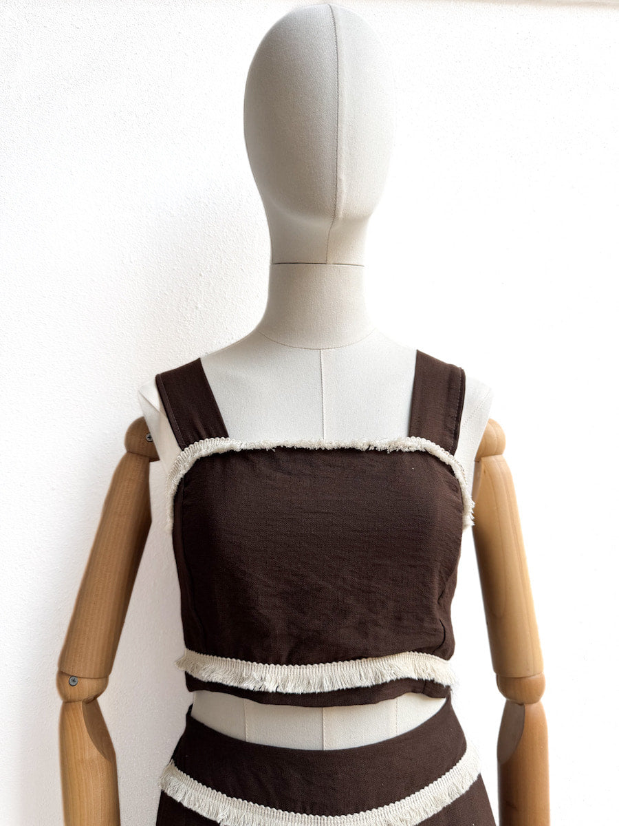 Conjunto Top y Falda con Detalles en Contraste