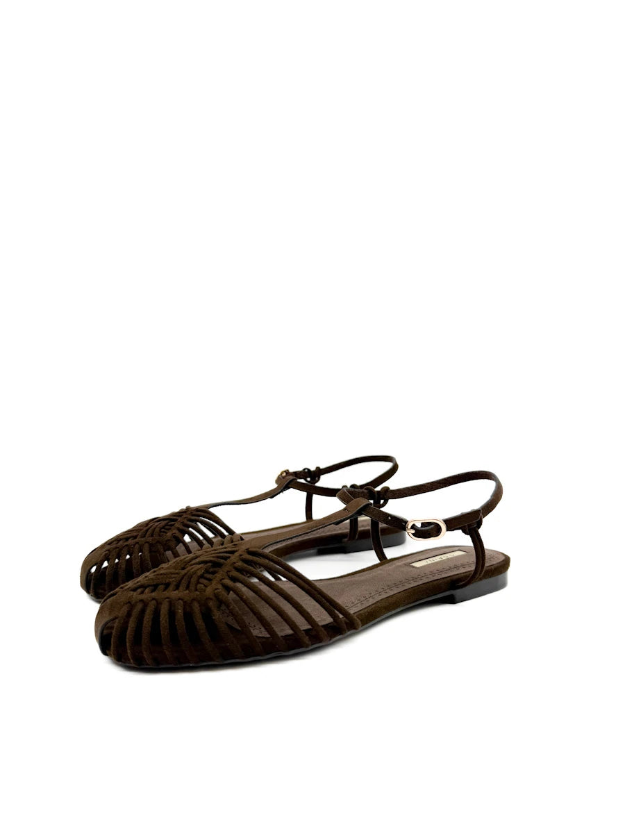 Sandalias Planas Estilo Cangrejeras Corina con Tiras Entrelazadas y Cierre de Hebilla