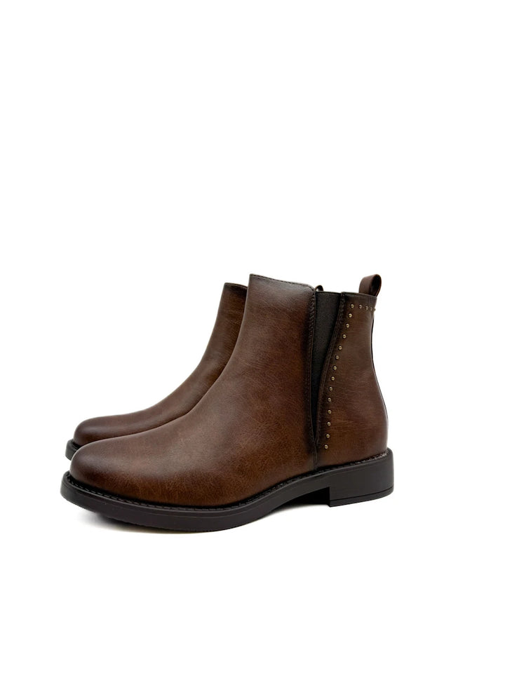 Botines Planos Chelsea con Cremallera Lateral y Detalle de Tachuelas