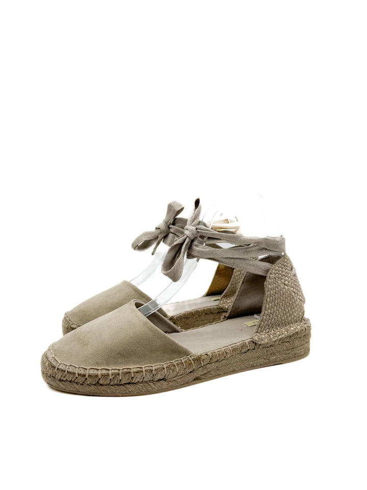 Alpargatas de Antelina con Cintas al Tobillo: Estilo Artesanal en Tonos Tierra