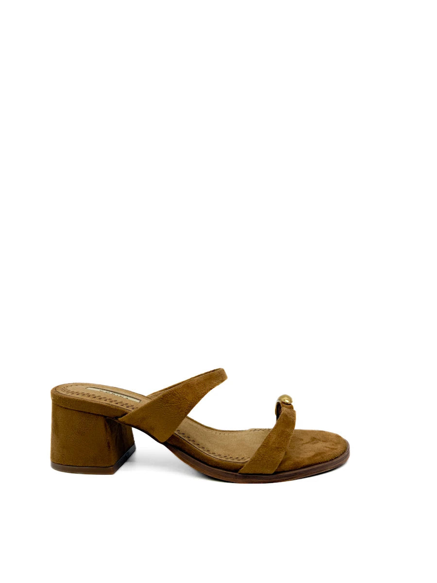 Sandalias de Tacón Bloque Corina con Detalle Dorado y Tira de Dedo