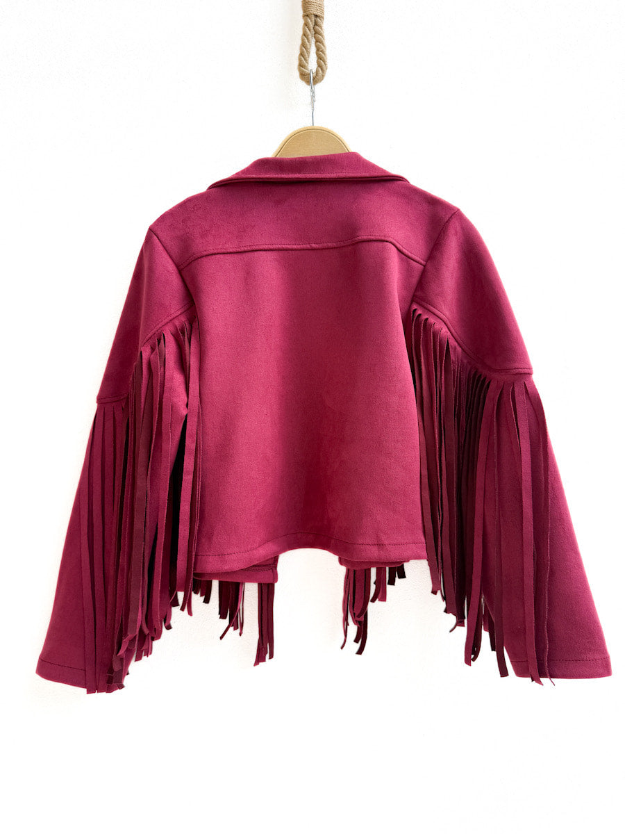 Chaquetas Cortas con Flecos: Estilo Bohemio y Moderno
