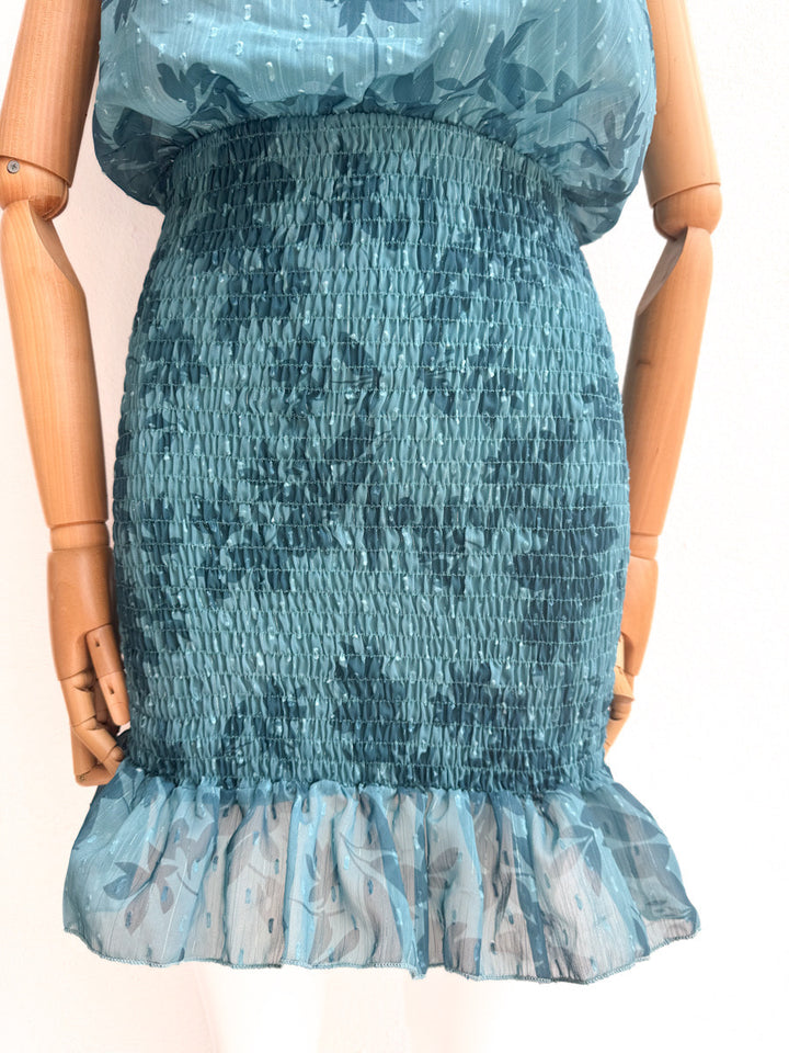 Vestido Corto Estampado con Cuello Alto y Nido de Abeja