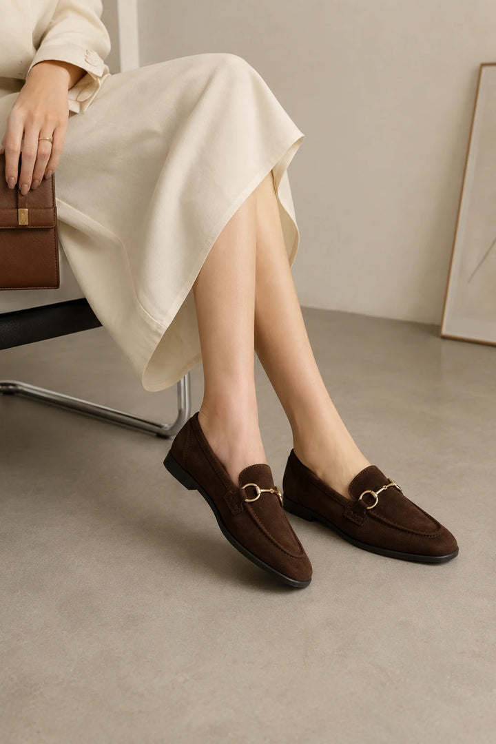 Mocasines de Antelina Marrón con Hebilla Dorada