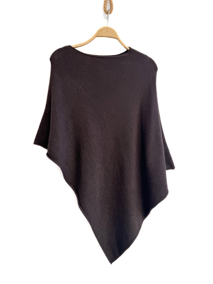 Poncho de Punto Asimétrico en Dos Colores: Beige y Marrón