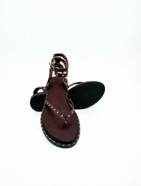 Sandalias Romanas con Tachuelas Metálicas y Doble Correa al Tobillo - Colección Urban Chic