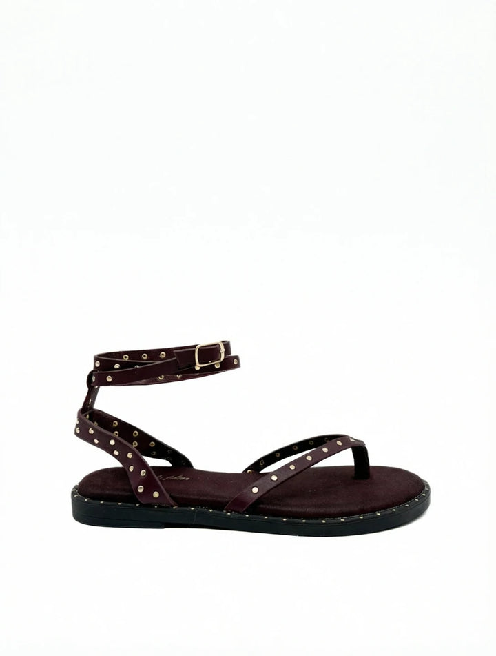 Sandalias Romanas con Tachuelas Metálicas y Doble Correa al Tobillo - Colección Urban Chic