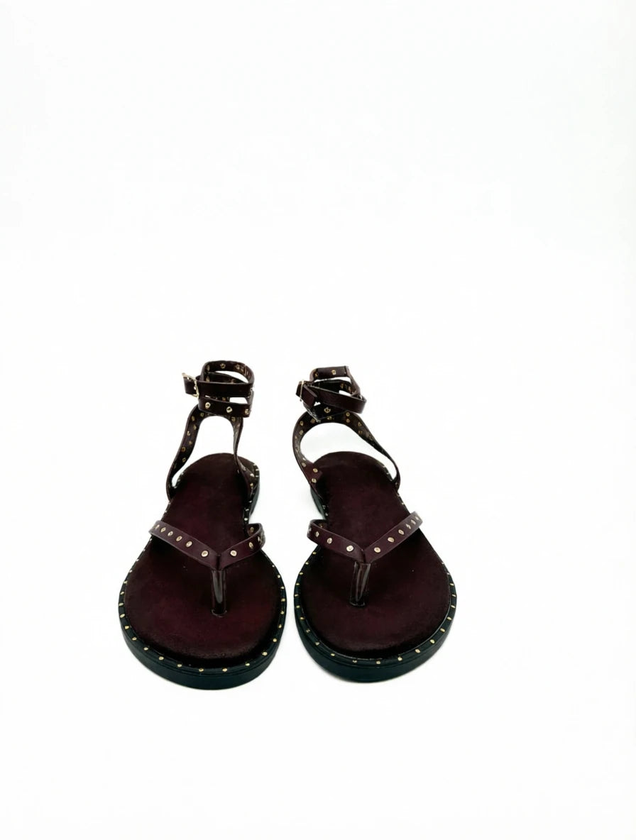 Sandalias Romanas con Tachuelas Metálicas y Doble Correa al Tobillo - Colección Urban Chic