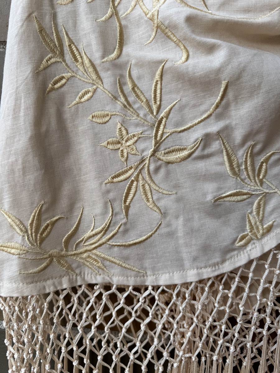 Falda Pareo con Flecos y Bordado Floral