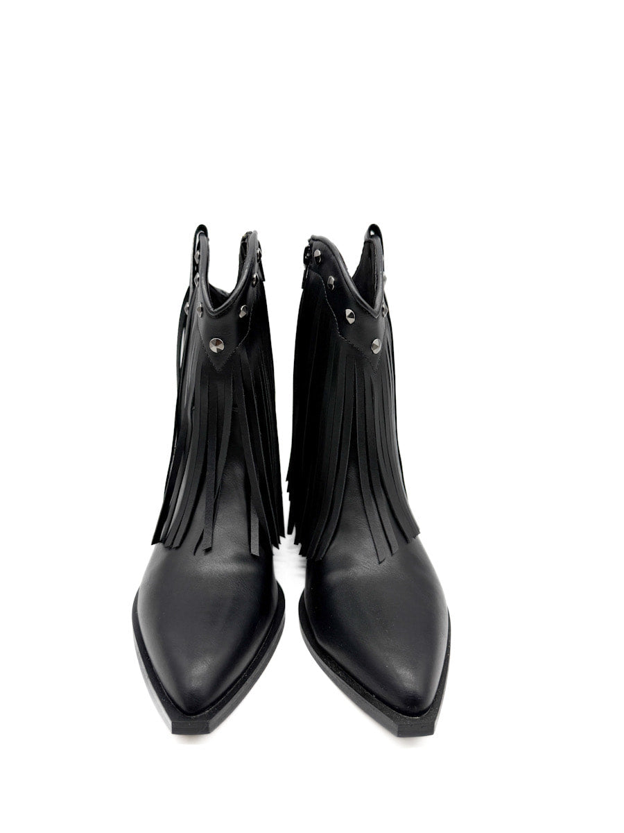 Botines cowboy con Flecos y Detalles Metálicos Corina M5796