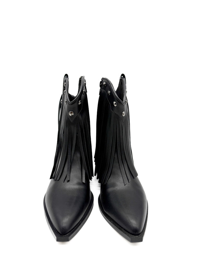 Botines cowboy con Flecos y Detalles Metálicos Corina M5796
