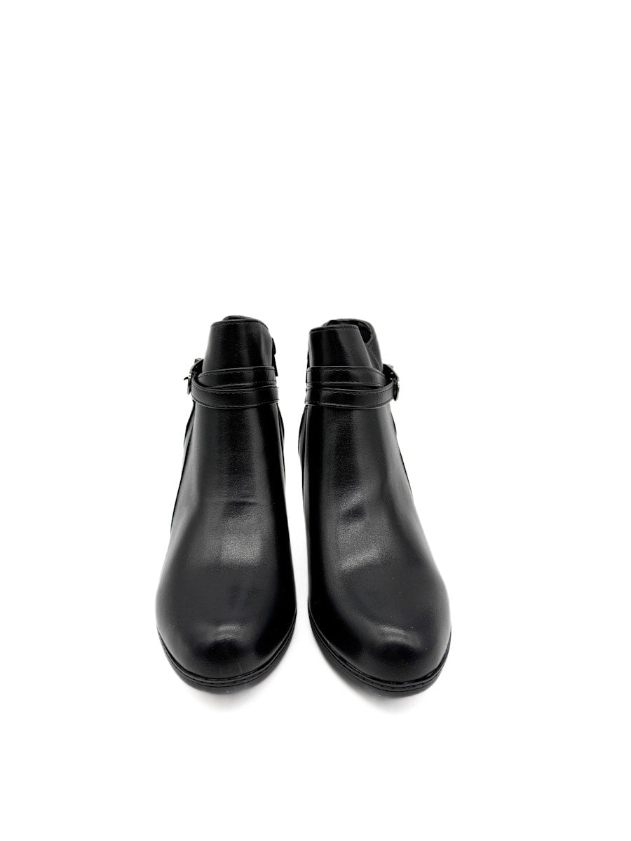 Botines con Hebilla Cruzada y Tacón Grueso: Elegancia y Comodidad en Cada Paso