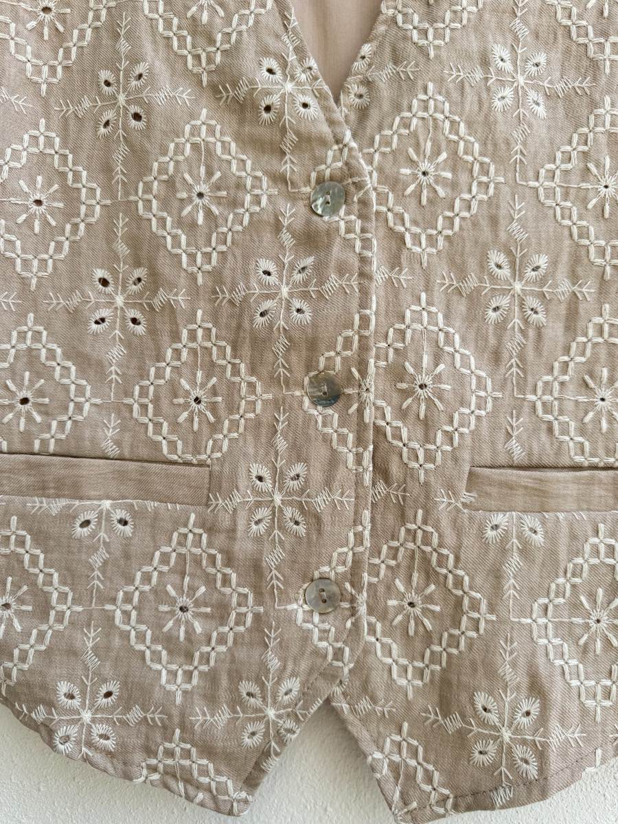 Chaleco bordado 7032