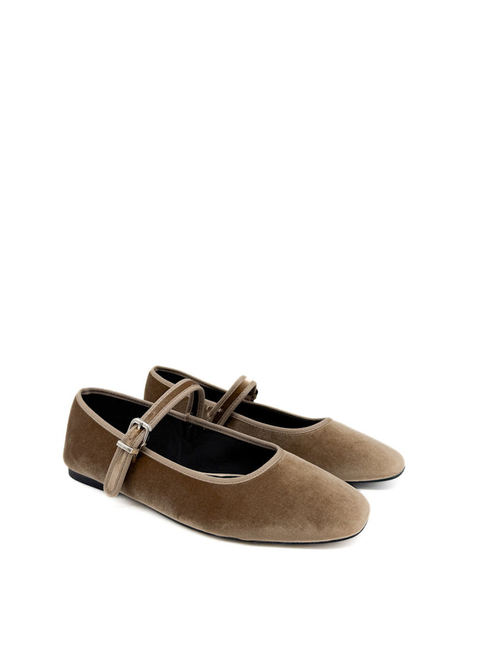 Elegantes Merceditas de Terciopelo  con Hebilla Corina M5630