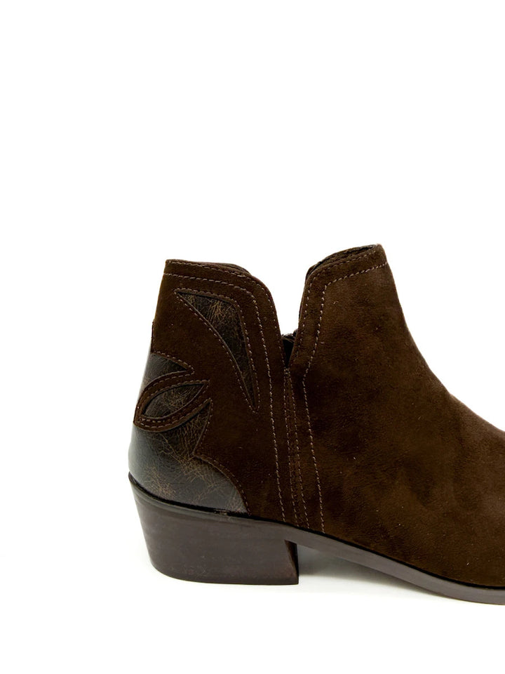 Botines Camperos Tobilleros con Detalle Bordado en Talón de Piel de Sintética