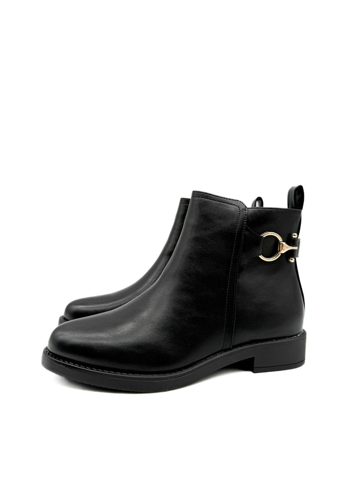 Botines con Hebilla Decorativa: Estilo Chelsea con Toque Sofisticado