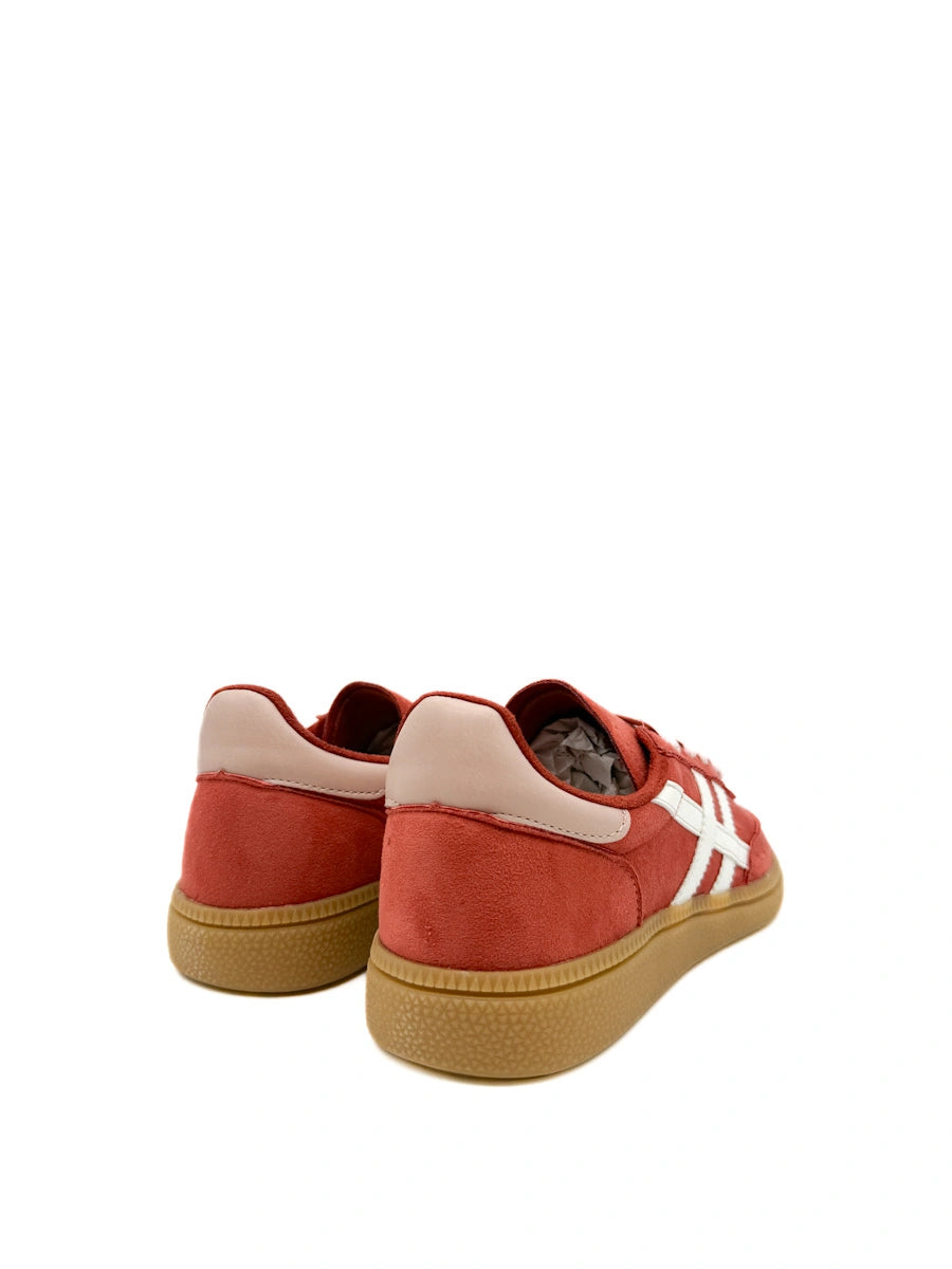 Zapatillas Corina Estilo Terrace con Detalles de Contraste y Suela Texturizada.