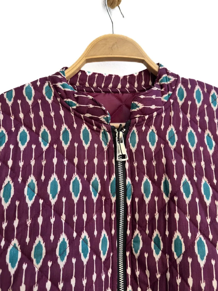 Chaqueta acolchada corta con estampado geométrico