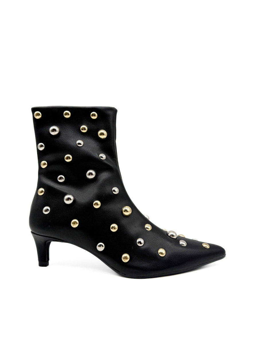 Botines Tacón Bajo Tachuelas Metálicas Corina M5636